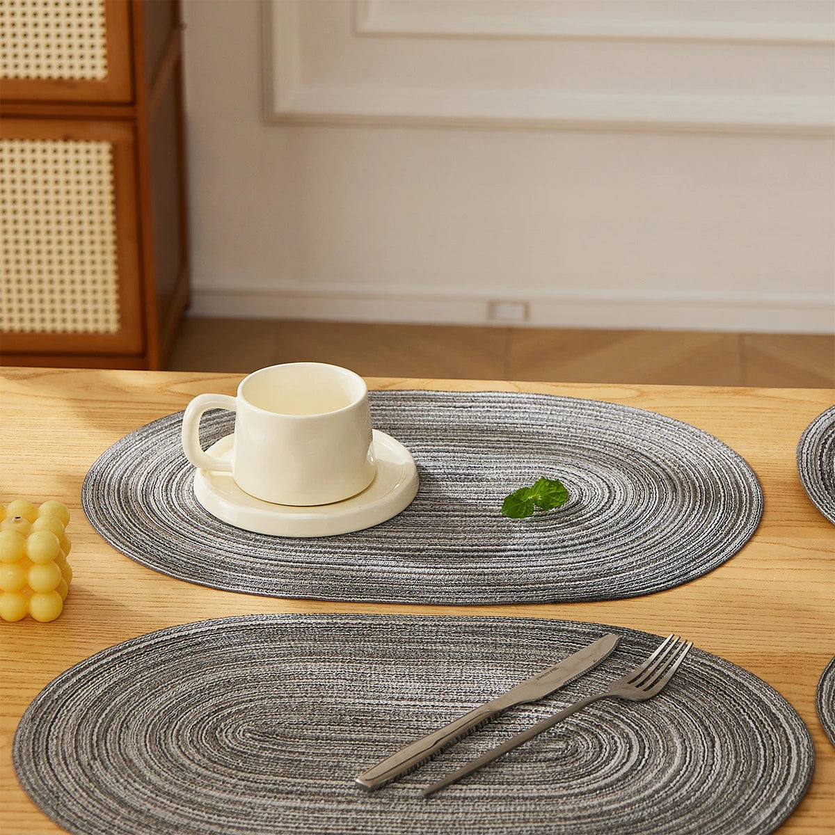 Placemats Set of 4,Heat resistant pad,Place Mat Washable Table Mats for Kitchen Dining Table Mixed Color Non-Slip Place mats