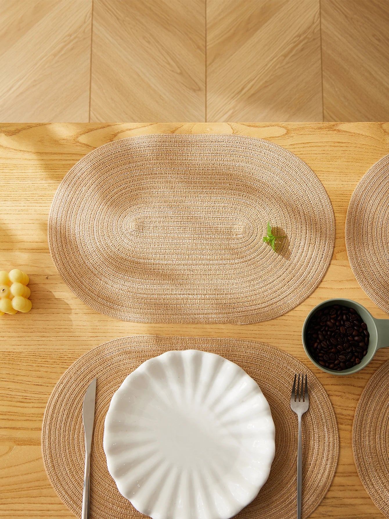 Placemats Set of 4,Heat resistant pad,Place Mat Washable Table Mats for Kitchen Dining Table Mixed Color Non-Slip Place mats